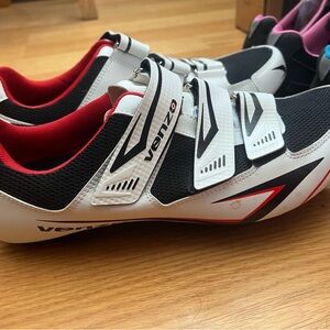 Venzo Men's Black and White Cycling Shoes